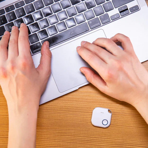 Shelly BLU Button1. Blanco o Negro - Image 4